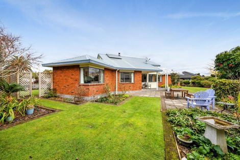 Photo of property in 10 Taylor Place, Merrilands, New Plymouth, 4312