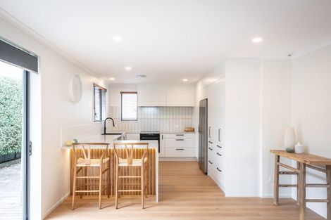 Photo of property in 1/10 Abergeldie Way, Cambridge, 3434