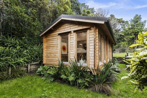 Photo of property in 127 Mellons Bay Road, Mellons Bay, Auckland, 2014