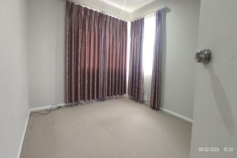 Photo of property in 25 Kirrie Avenue, Te Atatu South, Auckland, 0610
