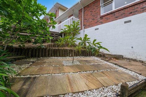 Photo of property in 2/10 Nea Place, Hillcrest, Auckland, 0627