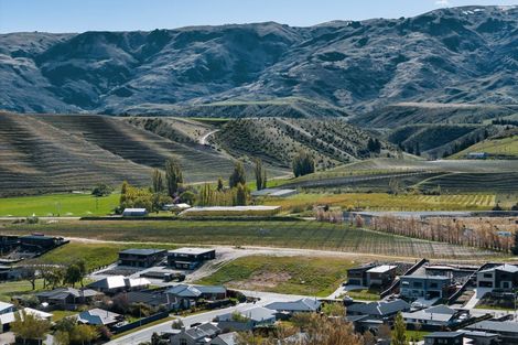 Photo of property in 65 Stratford Drive, Mount Pisa, Cromwell, 9383