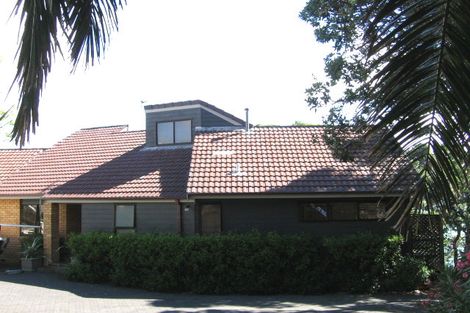 Photo of property in 2/13-15 Second Avenue, Stanley Point, Auckland, 0624