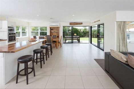 Photo of property in 50 Dale Crescent, Pakuranga, Auckland, 2010