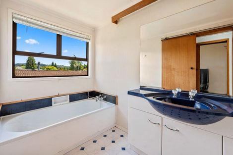 Photo of property in 10 Gibbs Place, Kinloch, Taupo, 3377