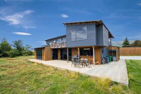 Photo of property in 2 Cleland Close, Wanaka, 9382