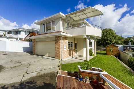 Photo of property in 3/133 Carlisle Road, Northcross, Auckland, 0632