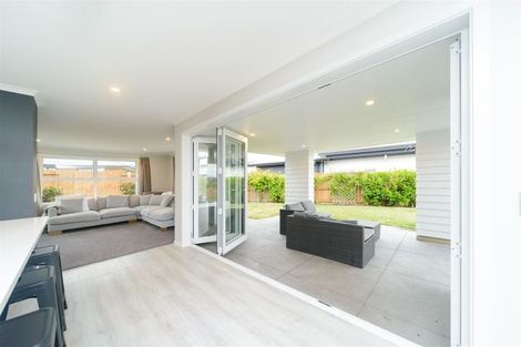 Photo of property in 132 Johnstone Drive, Fitzherbert, Palmerston North, 4410
