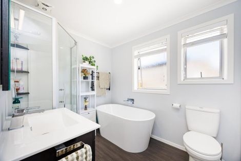 Photo of property in 2 Capri Place, Awapuni, Palmerston North, 4412