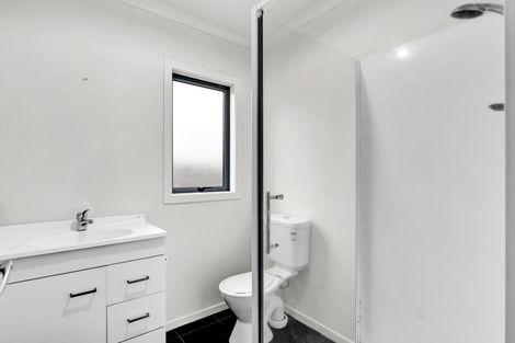 Photo of property in 15b Queens Road, Glen Avon, New Plymouth, 4312