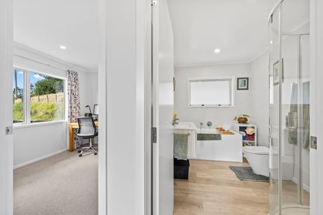 Photo of property in 3241 Paparoa-oakleigh Road, Paparoa, 0571