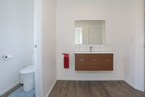 Photo of property in 28 Oldfield Lane, Marton, 4710