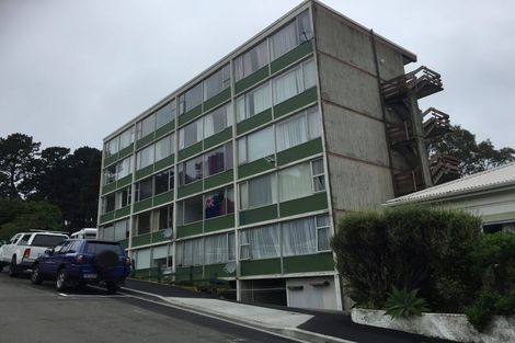 Photo of property in Beresford Apartments, 4/118 Russell Terrace, Berhampore, Wellington, 6023