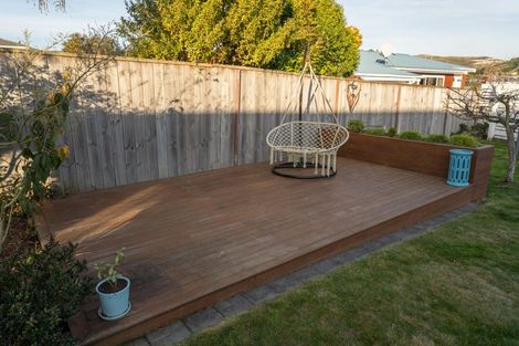 Photo of property in 2 Fitzwilliam Terrace, Tawa, Wellington, 5028