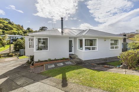 Photo of property in 36 Larsen Crescent, Tawa, Wellington, 5028