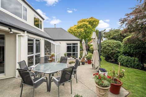 Photo of property in 33 Glenburn Place, Avonhead, Christchurch, 8042