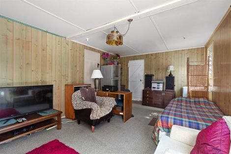 Photo of property in 389 Wairau Road, Totara Vale, Auckland, 0629