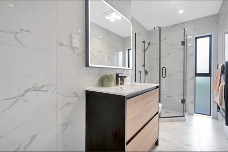 Photo of property in 49a Riverton Drive, Randwick Park, Auckland, 2105