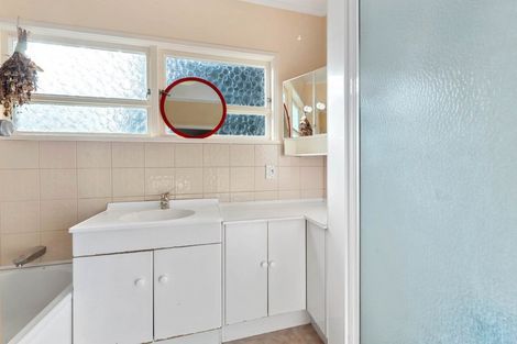 Photo of property in 8 Rameses Place, Pomare, Rotorua, 3015