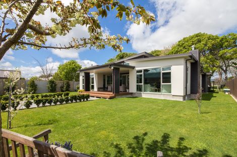 Photo of property in 16 Grand Oaks Drive, Awapuni, Palmerston North, 4412