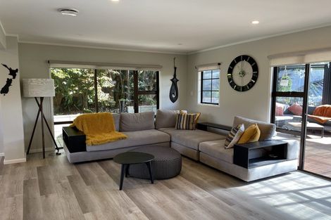 Photo of property in 5a Paparoa Road, Cockle Bay, Auckland, 2014