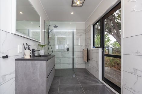 Photo of property in 20 Tiromoana Road, Raumati South, Paraparaumu, 5032