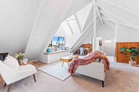 Photo of property in 6 Elliston Crescent, Stanmore Bay, Whangaparaoa, 0932