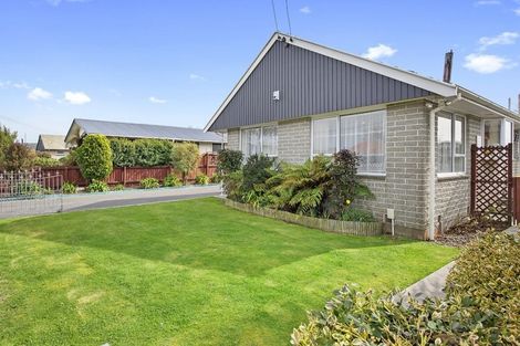 Photo of property in 67 Farquhars Road, Redwood, Christchurch, 8051