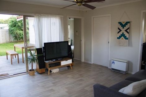 Photo of property in 91 Taikata Road, Te Atatu Peninsula, Auckland, 0610