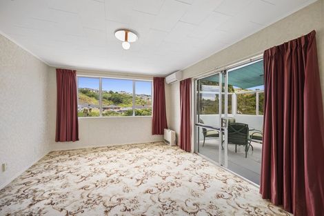 Photo of property in 14 Oawai Place, Marfell, New Plymouth, 4310