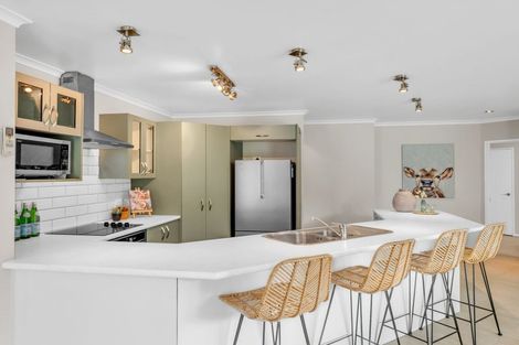 Photo of property in 107 High Street, Oxford, 7430