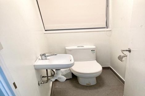 Photo of property in 2 Caspian Close, New Lynn, Auckland, 0600