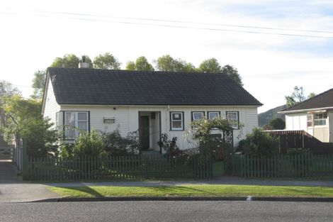 Photo of property in 33 Shearer Crescent, Naenae, Lower Hutt, 5011