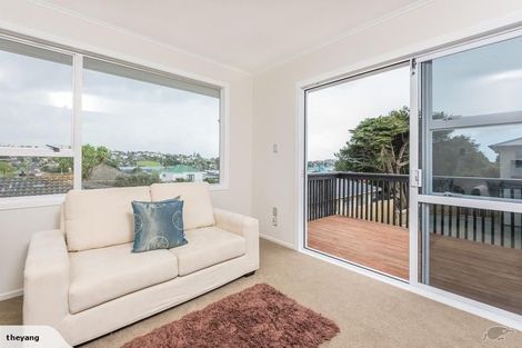 Photo of property in 21 Ludlow Terrace, Totara Vale, Auckland, 0627