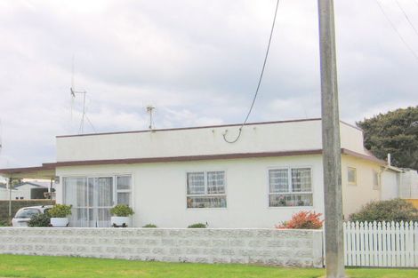 Photo of property in 51 Nash Parade, Foxton Beach, Foxton, 4815