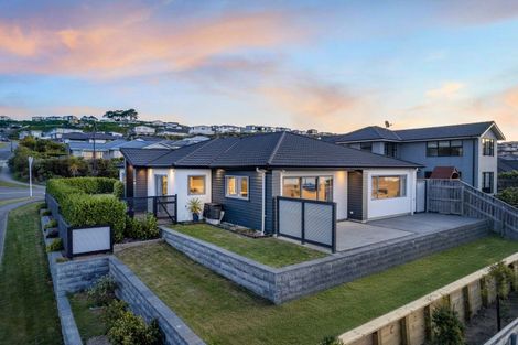 Photo of property in 2 Ihakara Arthur Lane, Aotea, Porirua, 5024