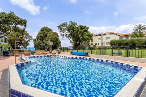 Photo of property in 4a/171 Hurstmere Road, Takapuna, Auckland, 0622