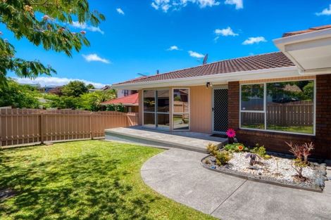 Photo of property in 67 Manhattan Heights, Glendene, Auckland, 0602