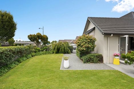 Photo of property in 194 Saint James Drive, Huntington, Hamilton, 3210