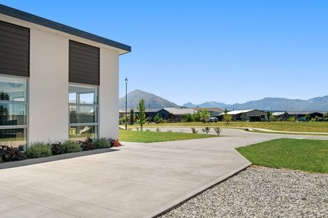 Photo of property in 5 Pepperwood Green, Albert Town, Wanaka, 9305
