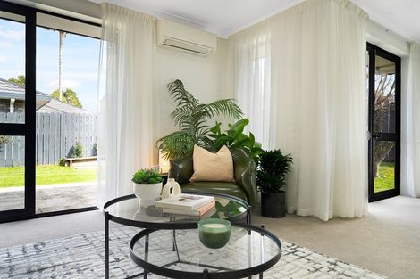 Photo of property in 8 Coupland Court, Glendene, Auckland, 0602