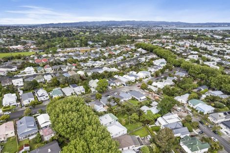 Photo of property in 31 Castle Street, Eltham, 4322