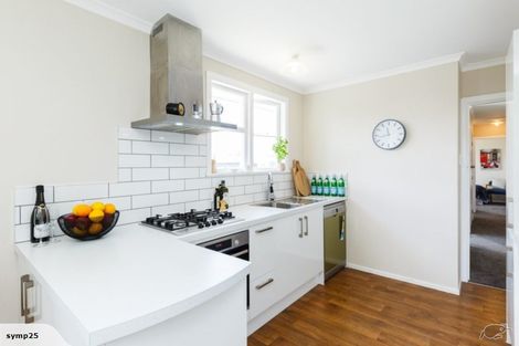 Photo of property in 12 Ruamahanga Crescent, Terrace End, Palmerston North, 4410