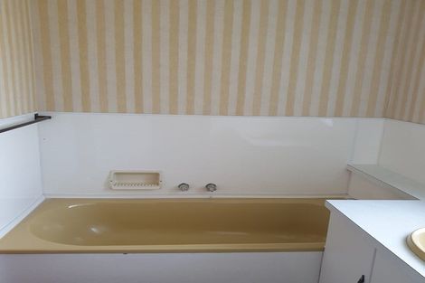 Photo of property in 17a Edgewater Parade, Waiuku, 2123