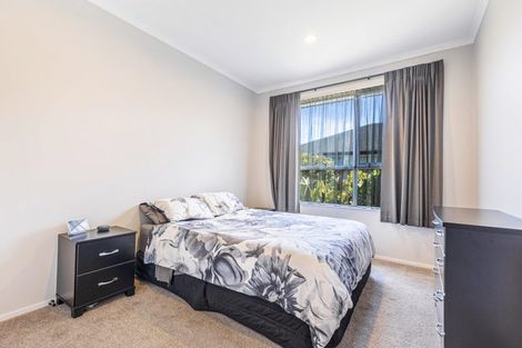 Photo of property in 17 Larmer Drive, Kumeu, 0810