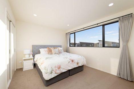 Photo of property in 17 Toanui Road, Hobsonville, Auckland, 0616