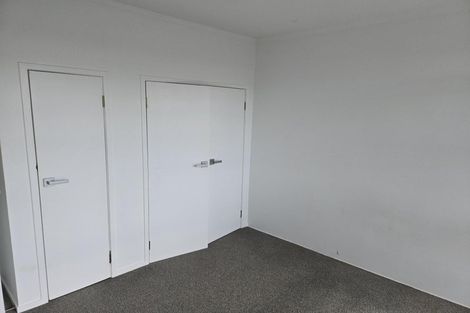 Photo of property in 2/77 Old Lake Road, Narrow Neck, Auckland, 0624