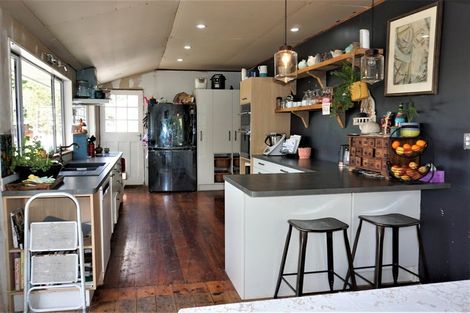 Photo of property in 82 Heatherlea West Road, Levin, 5575