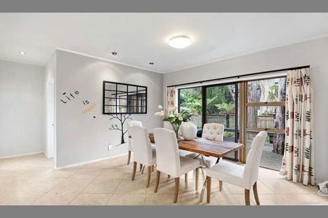 Photo of property in 16 Cobblestone Lane, Hillcrest, Auckland, 0627