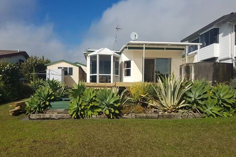 Photo of property in 1420 Whangaparaoa Road, Army Bay, Whangaparaoa, 0930